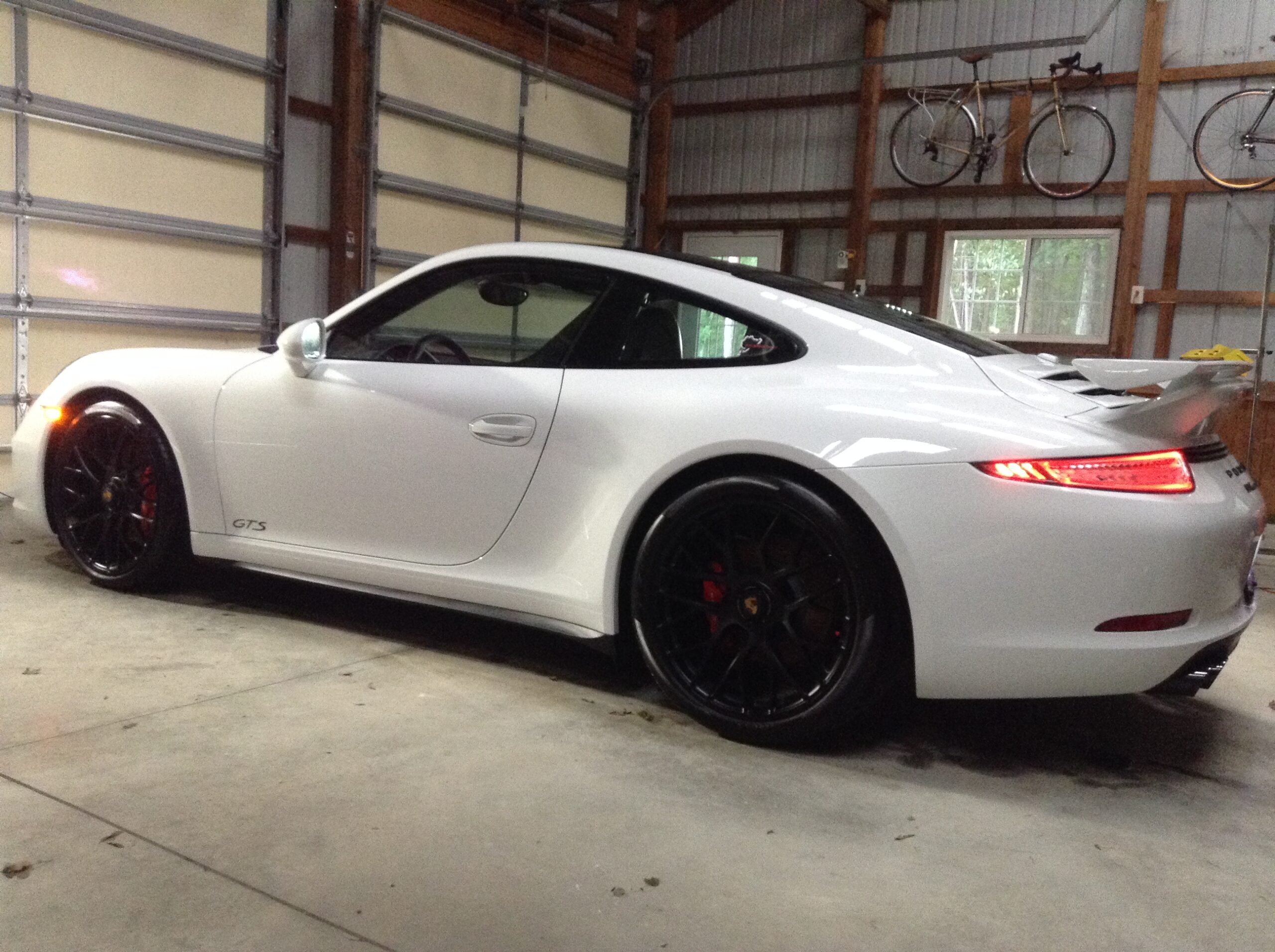 Photos of finished 2016 Porsche 911