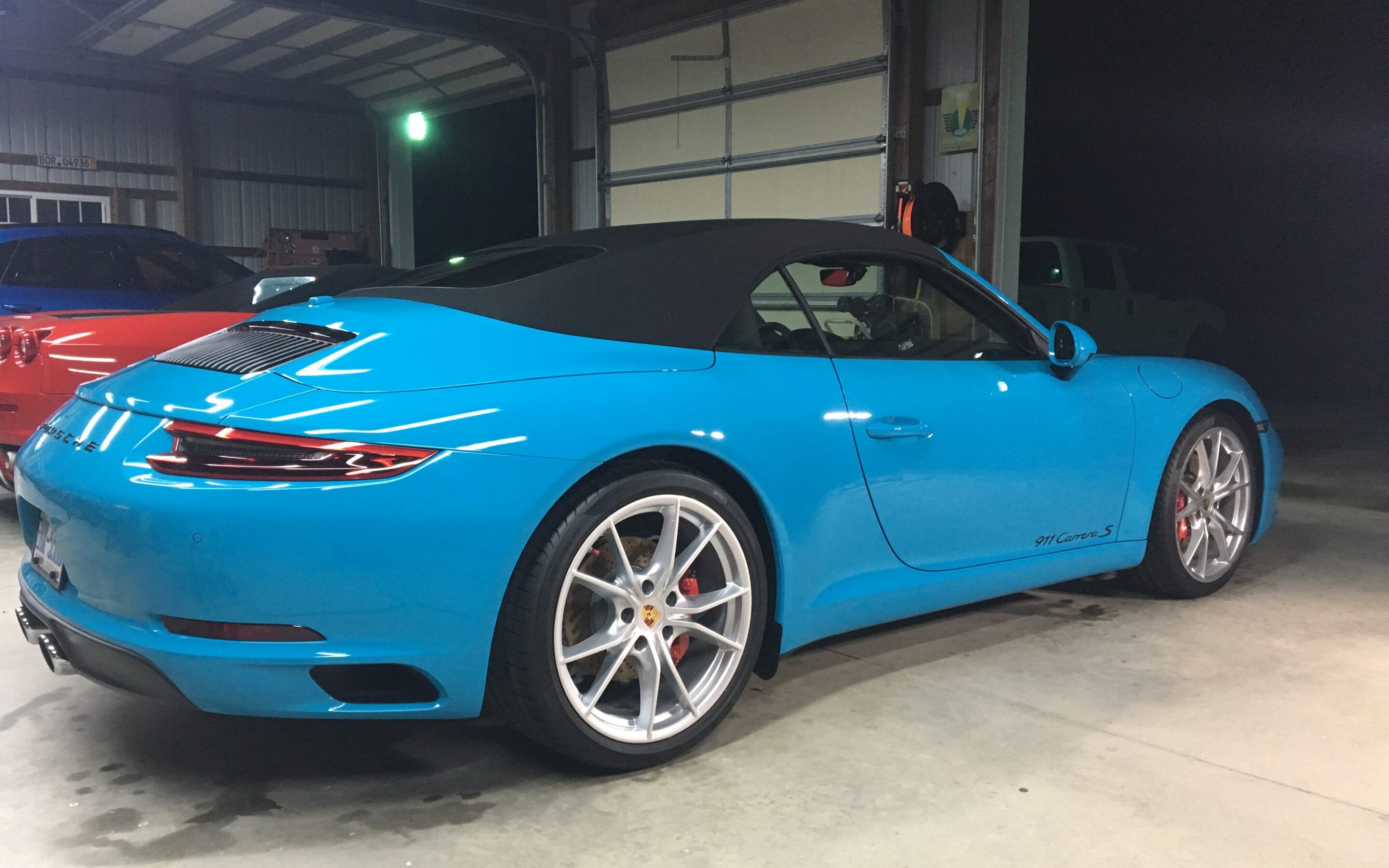 Photos of finished 2016 Porsche 911