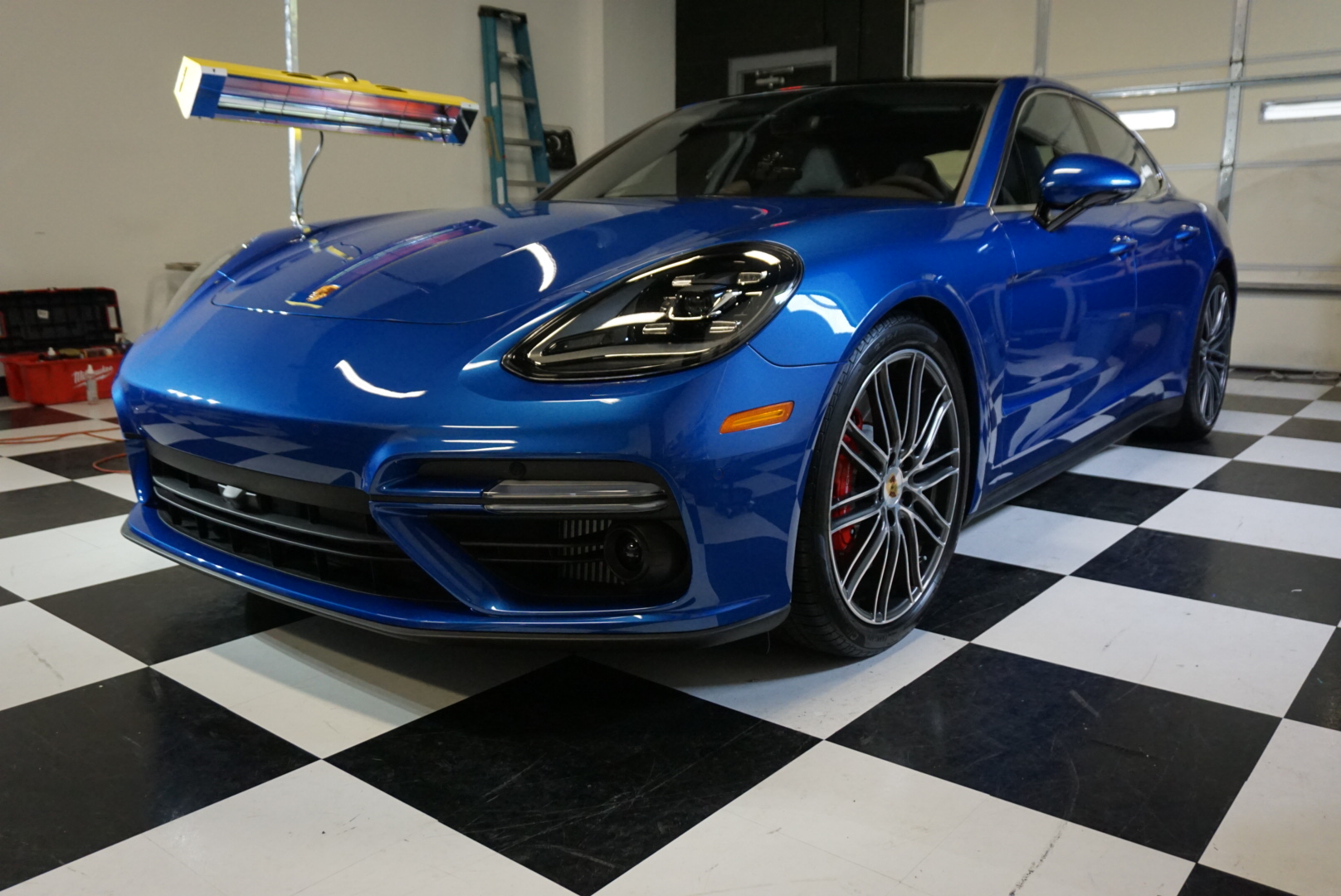 Photos of finished 2017 Porsche Panamara