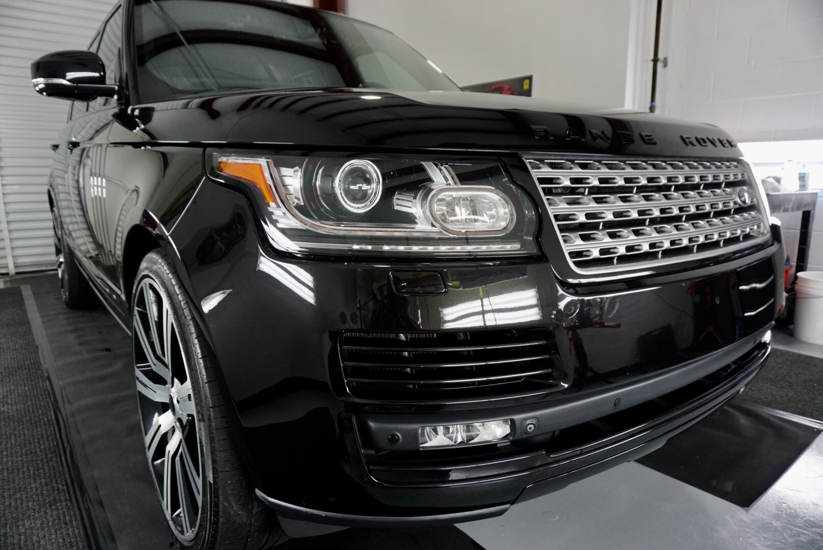 Deluxe Exterior of 2016 Land Rover Range Rover